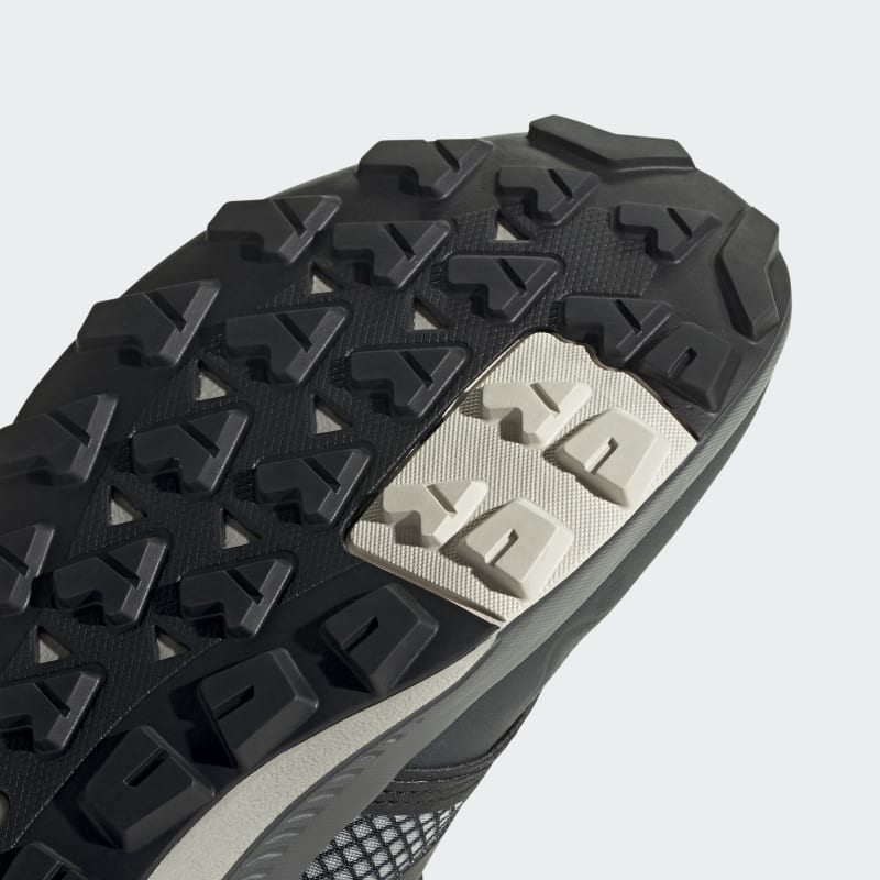 FV6863_10_FOOTWEAR_Photography_Detail View 3_grey