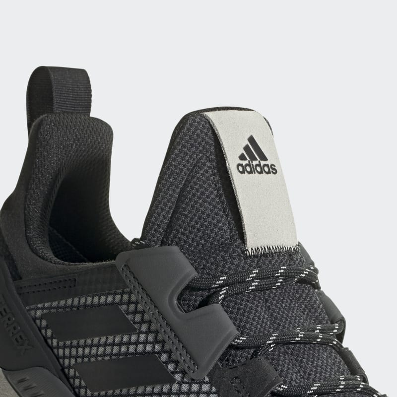 FV6863_8_FOOTWEAR_Photography_Detail View 1_grey