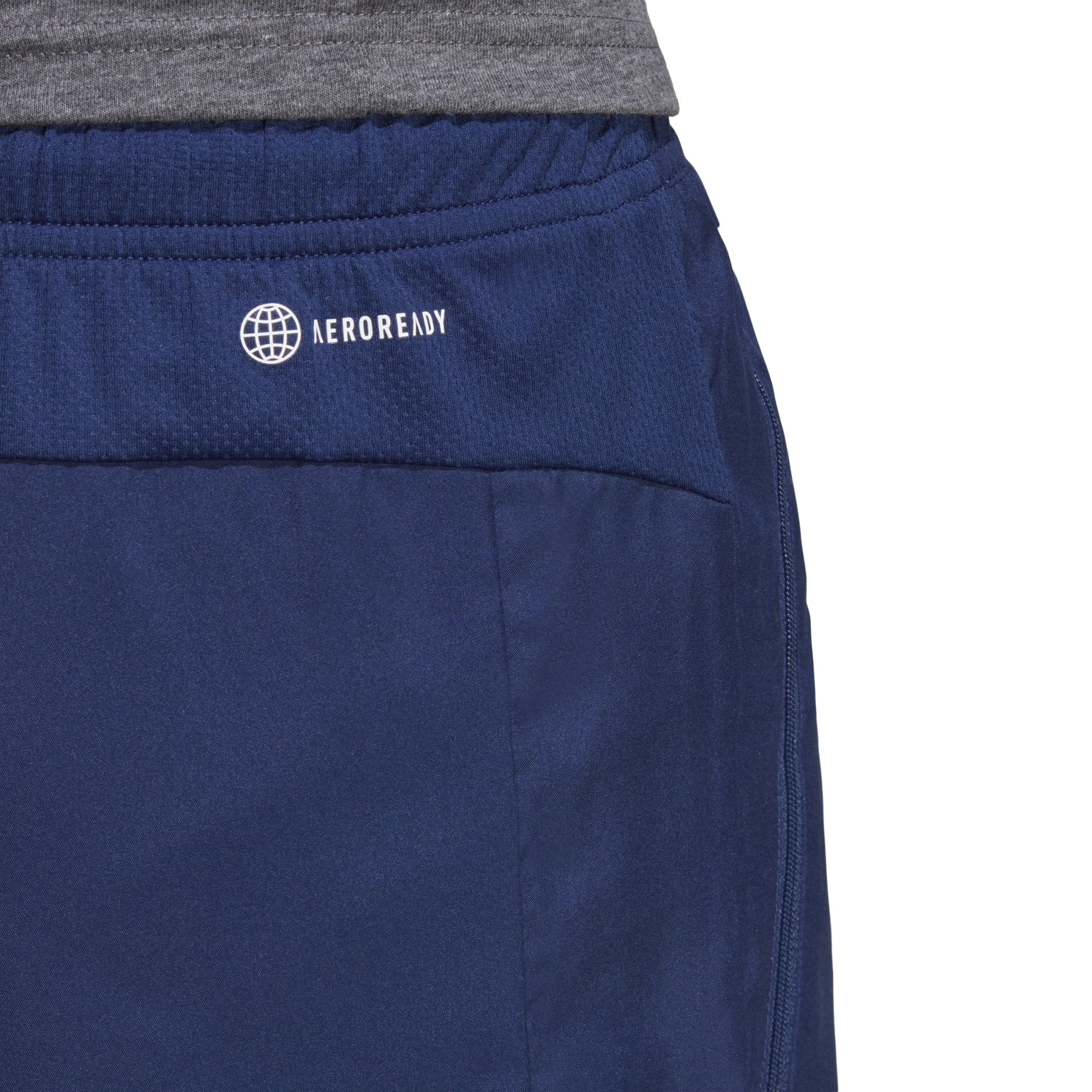 IC6977_6_APPAREL_On_Model_Detail
