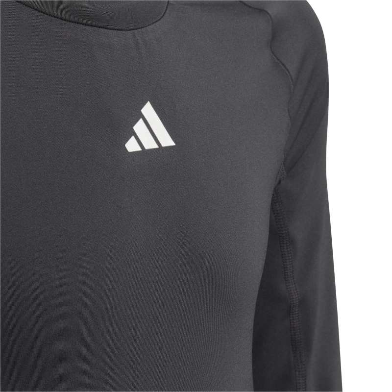 IA2025_4_APPAREL_Photography_Detail View 1_white