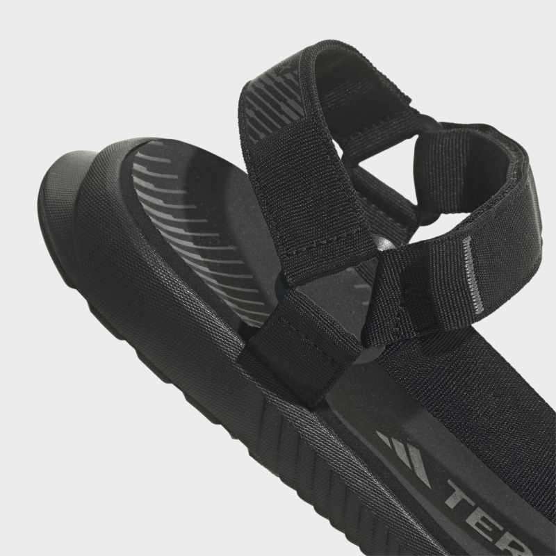 ID4273_9_FOOTWEAR_Photography_Detail View 2_grey