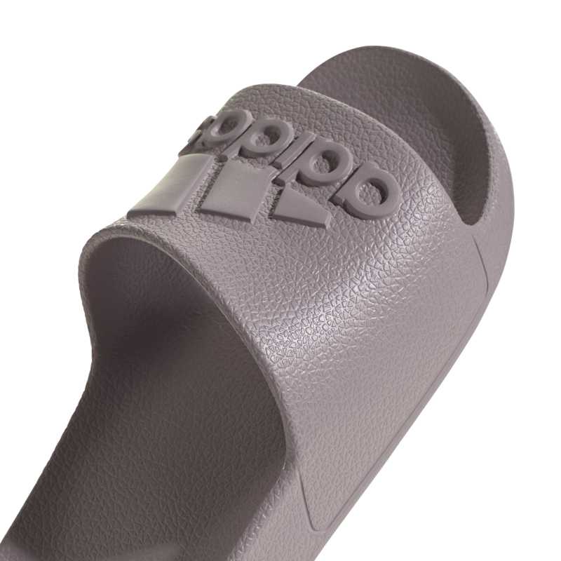 IF6067_8_FOOTWEAR_Photography_Detail View 1_white