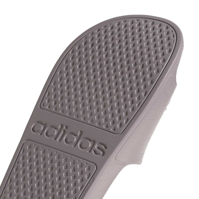 IF6067_9_FOOTWEAR_Photography_Detail View 2_white