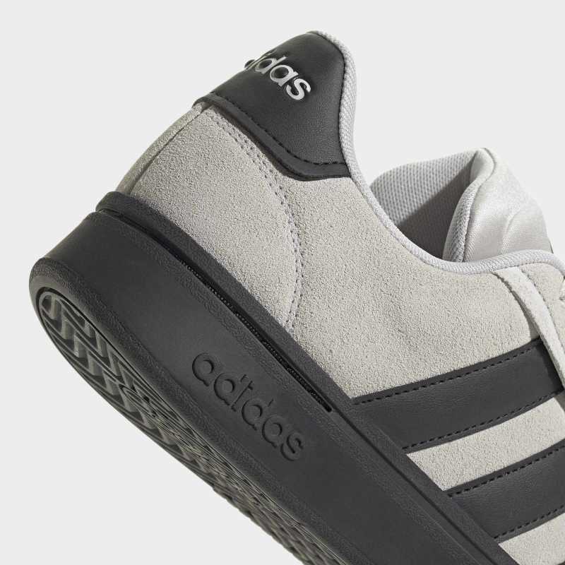 IH1287_8_FOOTWEAR_Photography_Detail View 1_grey