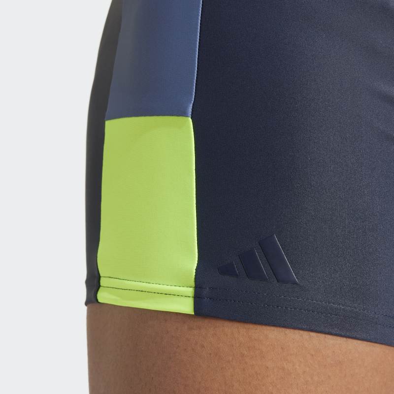 IT5038_7_APPAREL_On Model_Detail View 1_grey