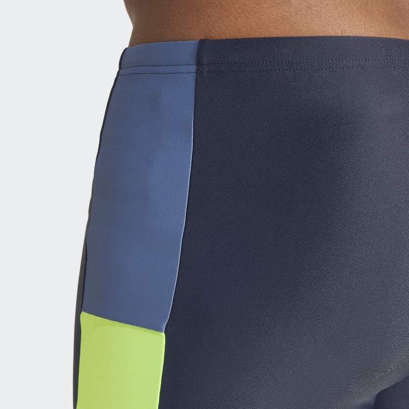 IT5038_8_APPAREL_On Model_Detail View 2_grey