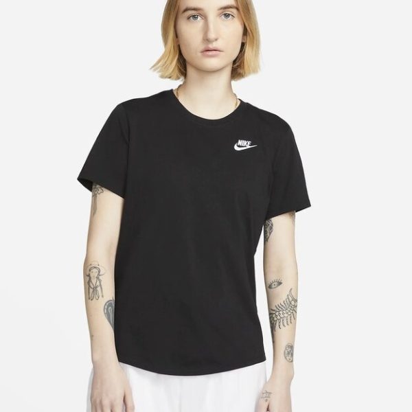 Nike Sportswear Club Essentials Women's T-Shirt DX7902-010