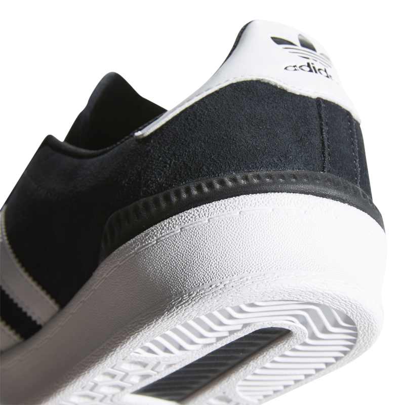 B22716_10_FOOTWEAR_Photography_Detail View 3_white