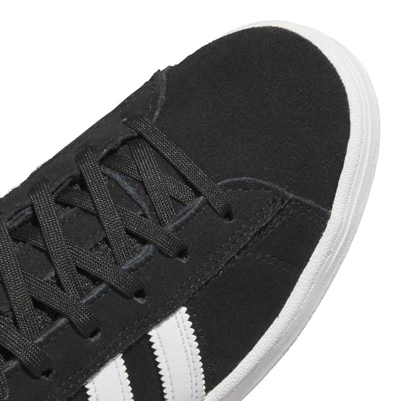B22716_8_FOOTWEAR_Photography_Detail View 1_white