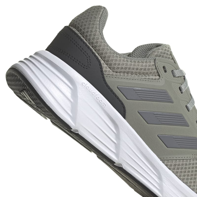 HP2418_9_FOOTWEAR_Photography_Detail View 2_white
