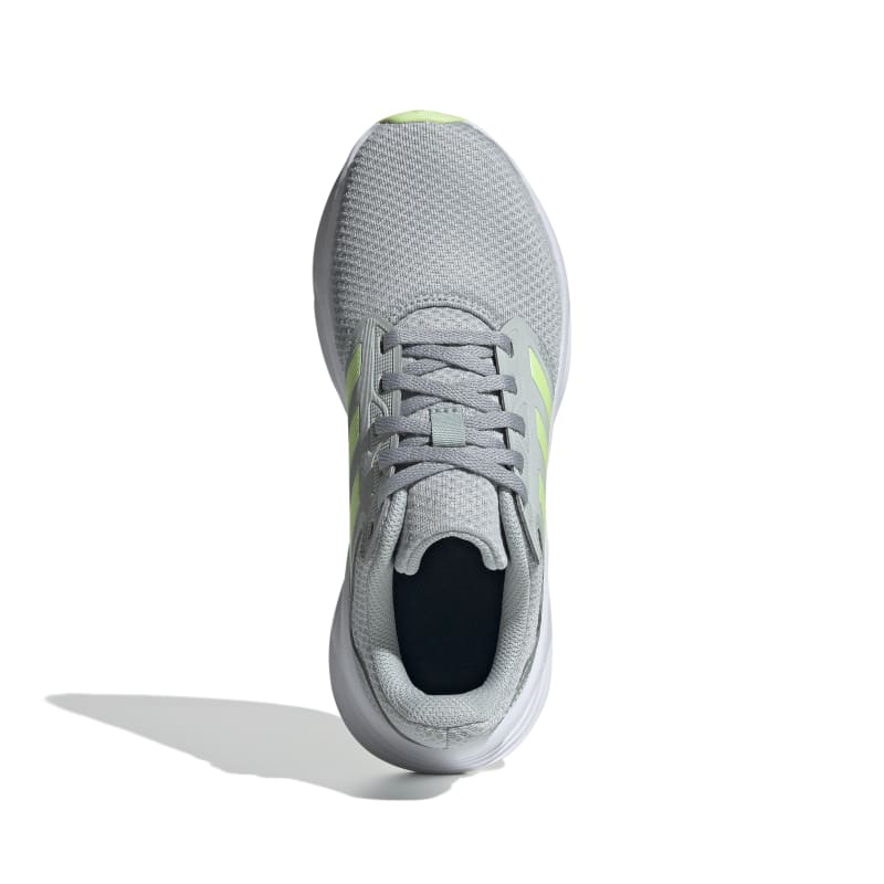 IE8144_3_FOOTWEAR_Photography_Top Portrait View_white
