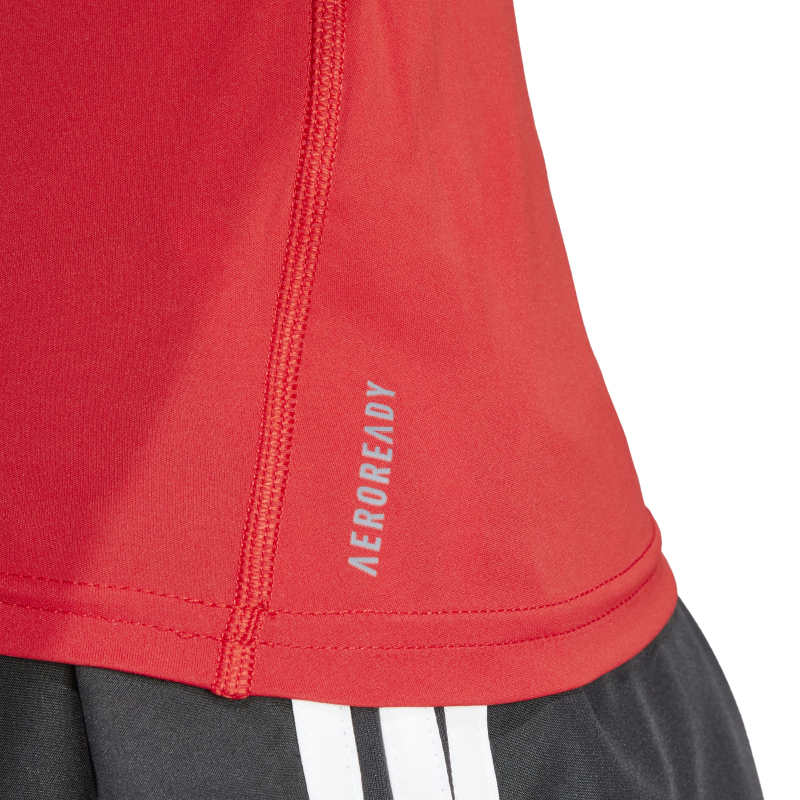 IT1824_9_APPAREL_On Model_Detail View 2_white