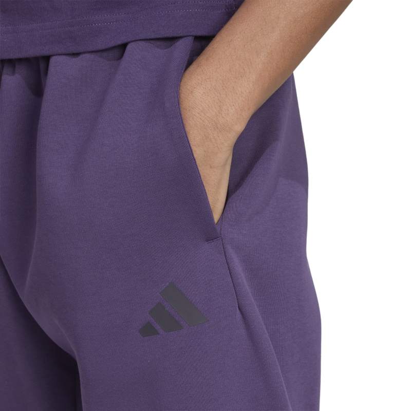 JW7130_5_APPAREL_On Model_Detail View 1_white
