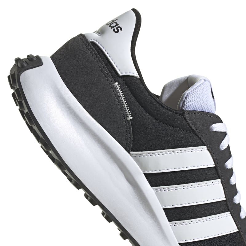 GX3090_9_FOOTWEAR_Photography_Detail View 2_white