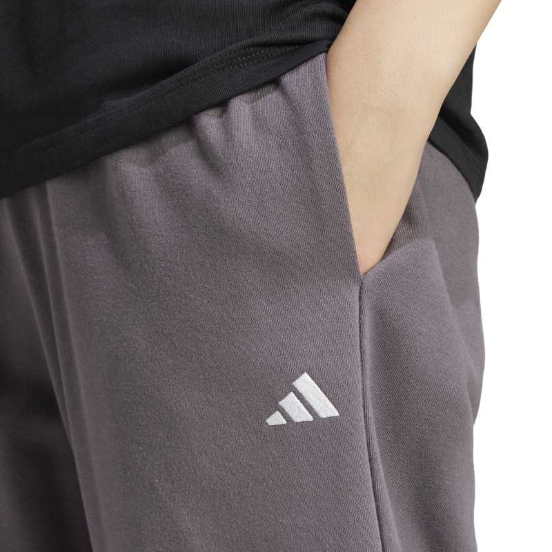 JC5693_5_APPAREL_On Model_Detail View 1_white
