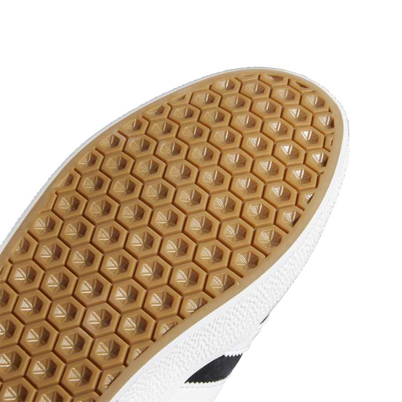 FX6563_10_FOOTWEAR_Photography_Detail View 3_white