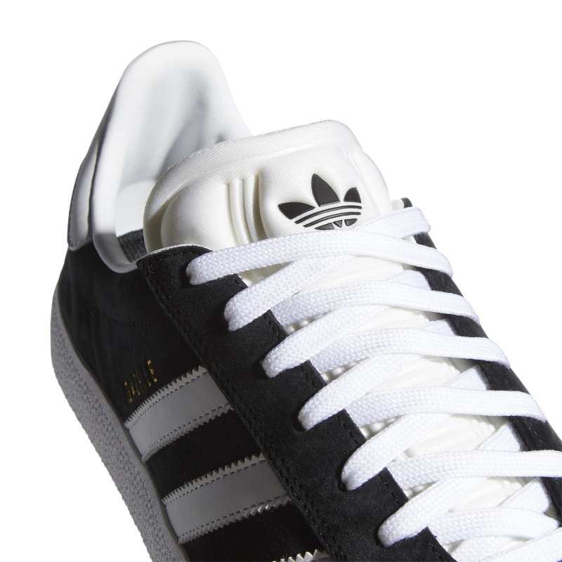 FX6563_8_FOOTWEAR_Photography_Detail View 1_white