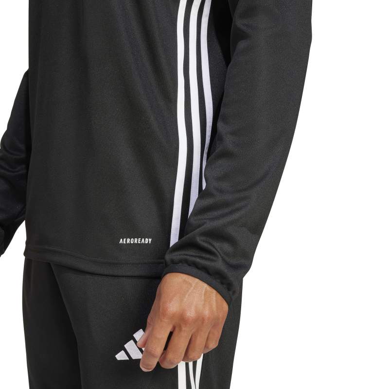 JD0433_7_APPAREL_On Model_Detail View 2_white