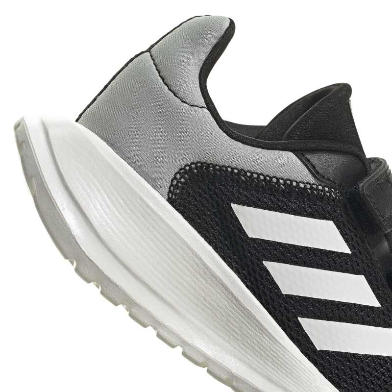 GZ3434_9_FOOTWEAR_Photography_Detail View 2_white