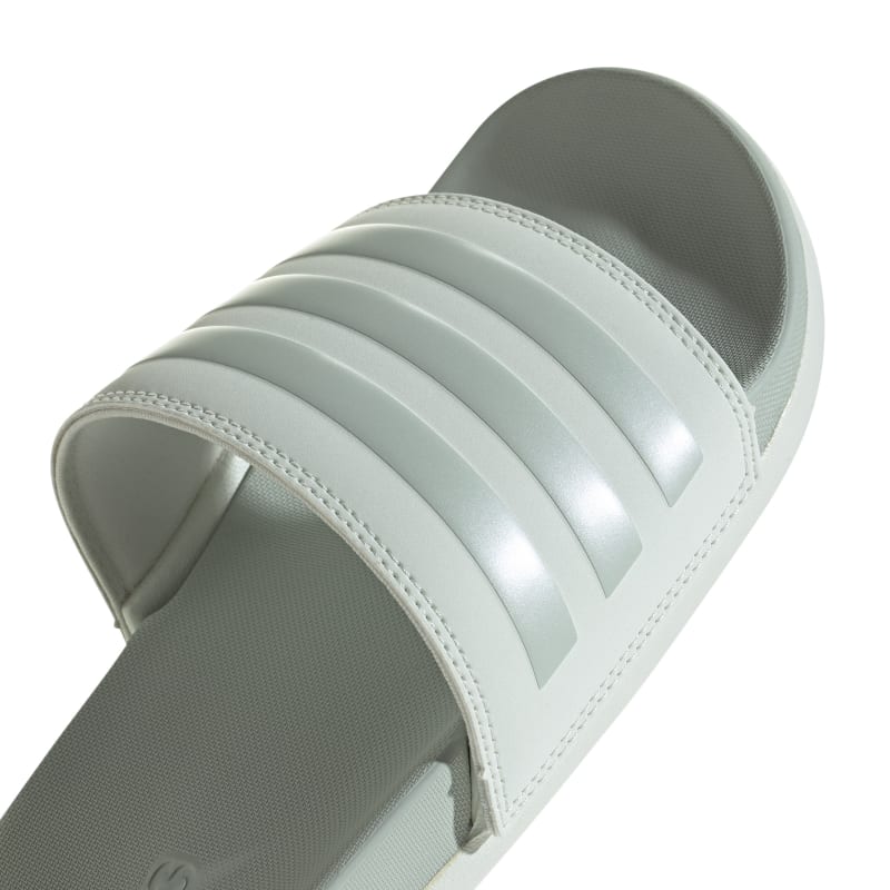 IE0351_8_FOOTWEAR_Photography_Detail View 1_white