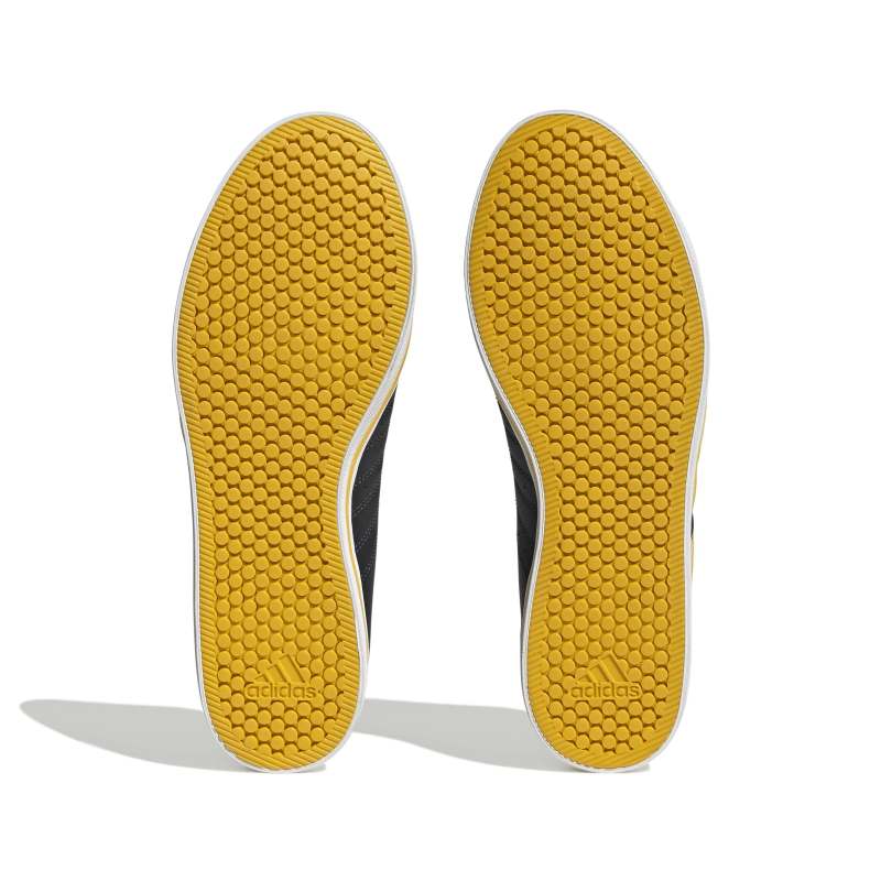 IF7553_4_FOOTWEAR_Photography_Bottom View_white