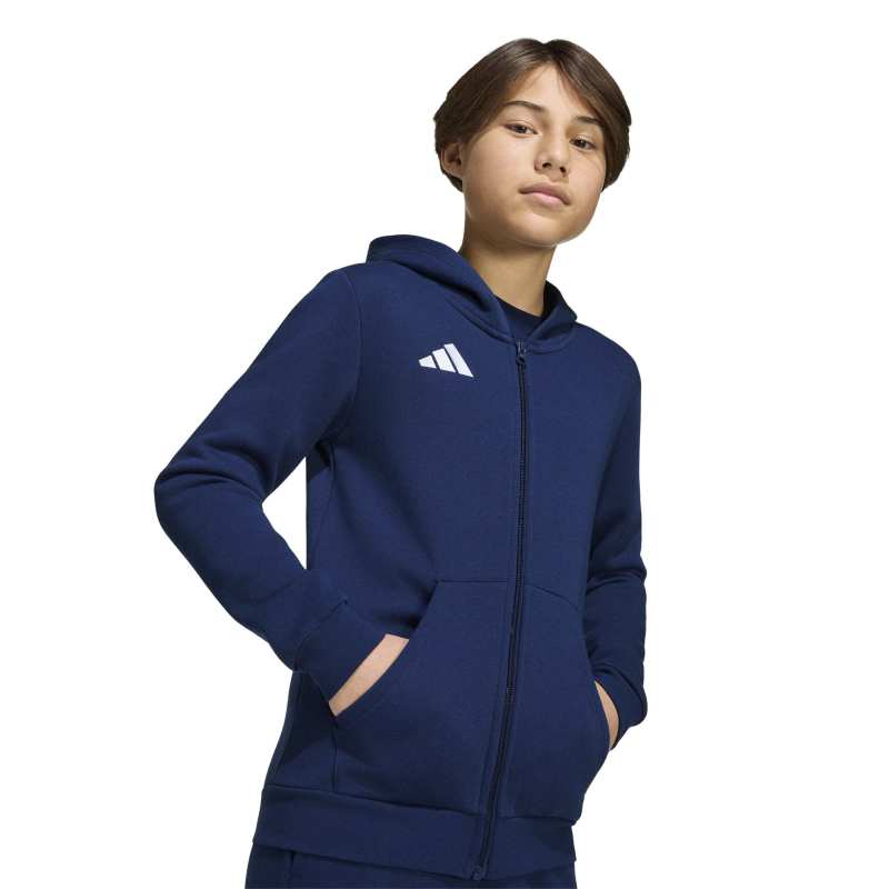 KH1784_5_APPAREL_On Model_Detail View 1_white