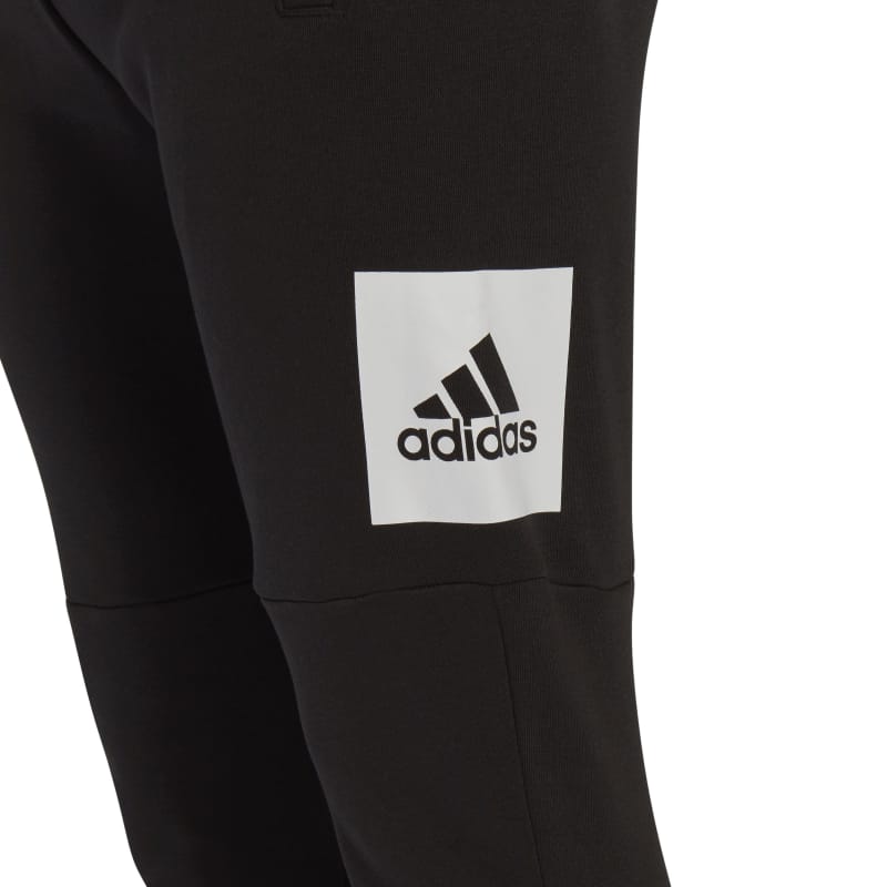 B47210_8_APPAREL_On Model_Detail View 2_white