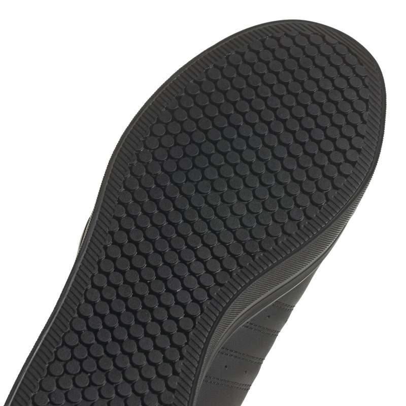 HP6008_9_FOOTWEAR_Photography_Detail View 2_white