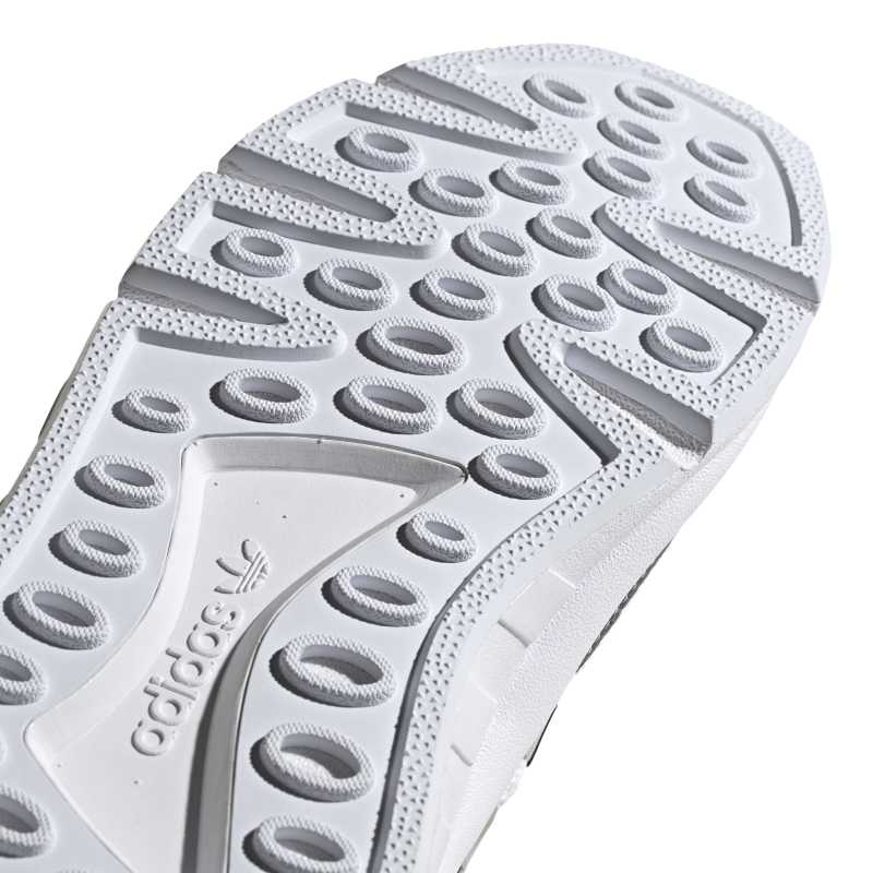 BD7502_10_FOOTWEAR_Photography_Detail View 3_white