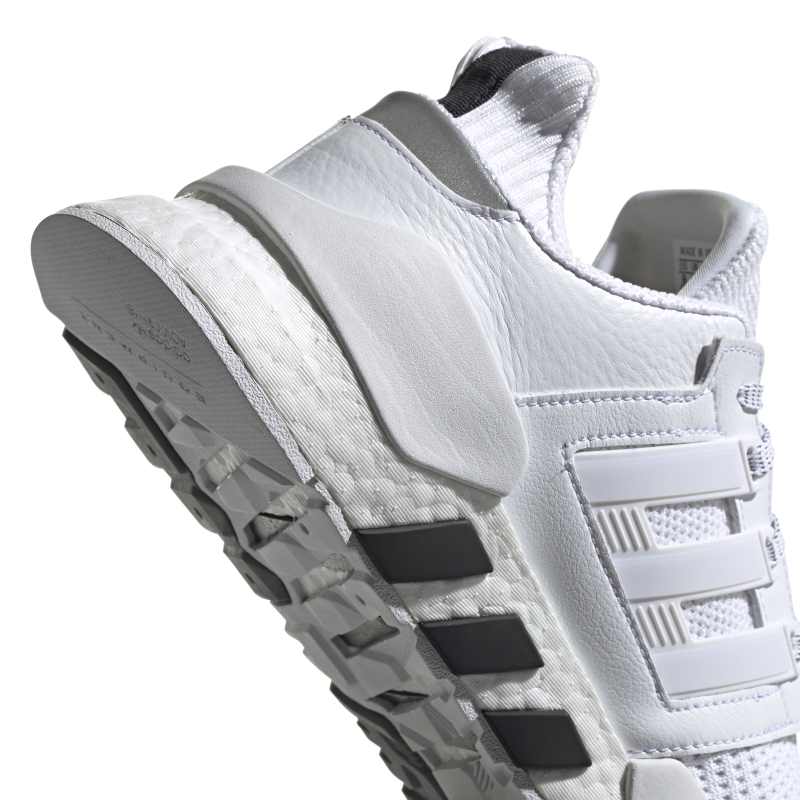 BD7792_9_FOOTWEAR_Photography_Detail View 2_white