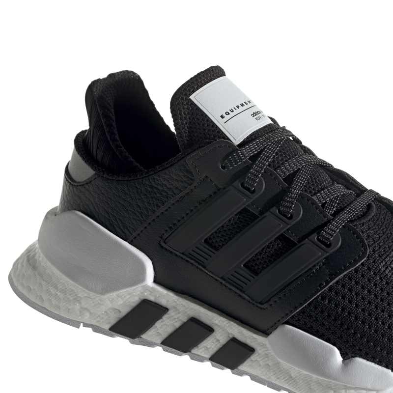 BD7793_10_FOOTWEAR_Photography_Detail View 3_white