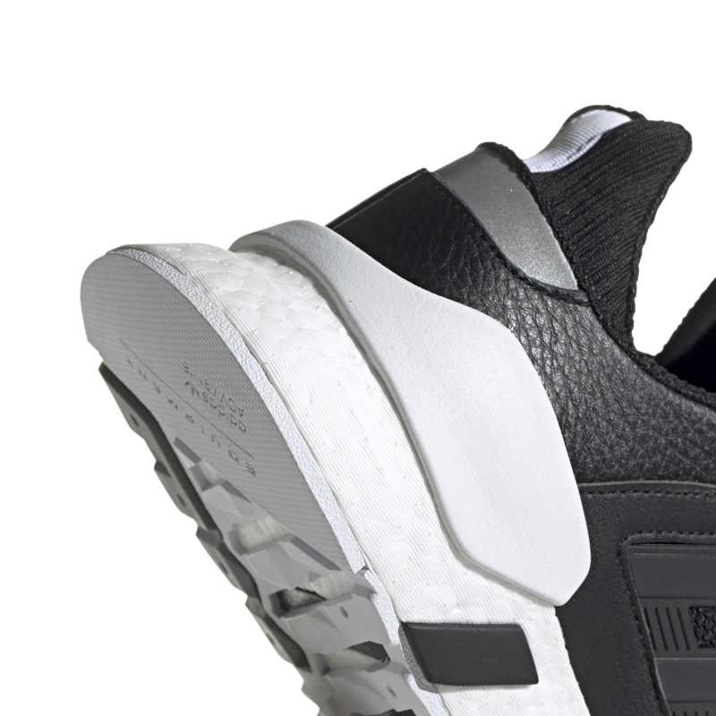 BD7793_8_FOOTWEAR_Photography_Detail View 1_white