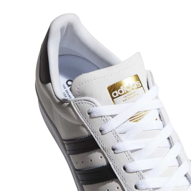 FV0322_8_FOOTWEAR_Photography_Detail View 1_white