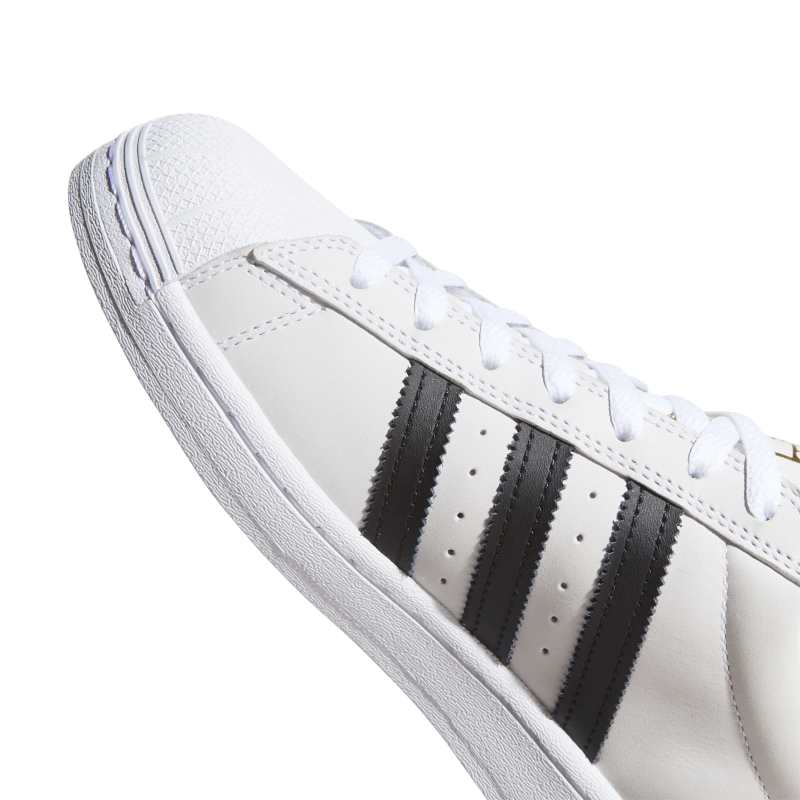 FV0322_9_FOOTWEAR_Photography_Detail View 2_white