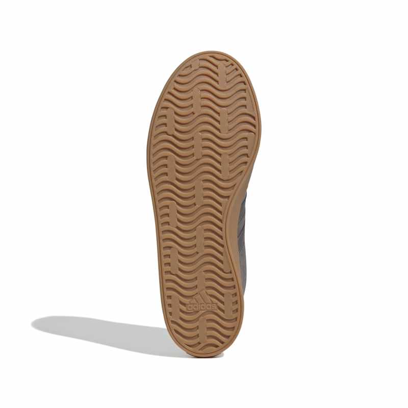 IH8910_4_FOOTWEAR_Photography_Bottom View_white