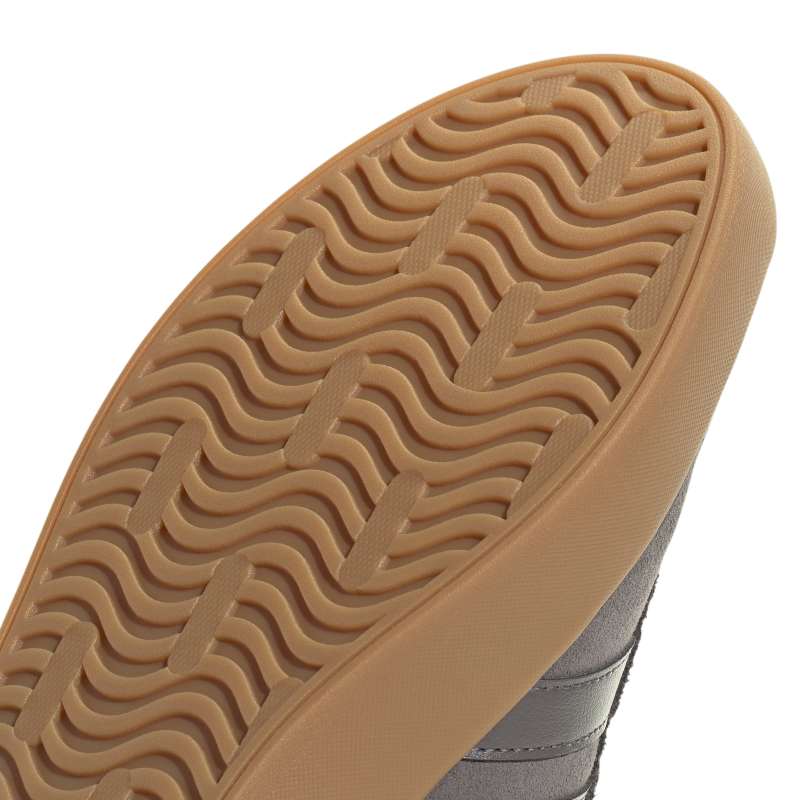 IH8910_9_FOOTWEAR_Photography_Detail View 2_white